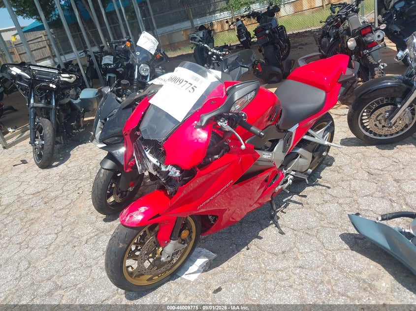 2015 Honda —, Front End, IAAI, VIN JH2RC7954FK100371 — photo 2