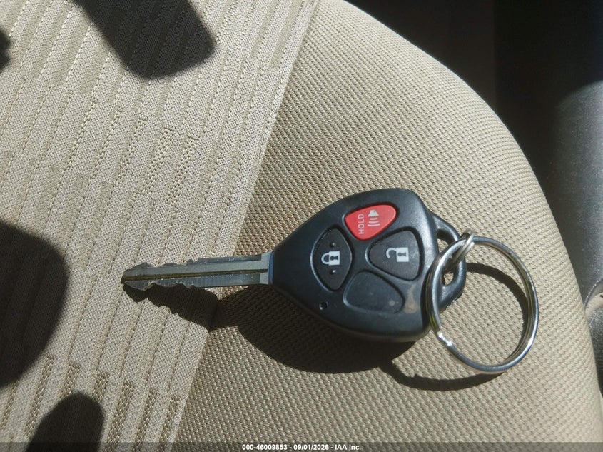 2012 TOYOTA RAV4 · Photo 11