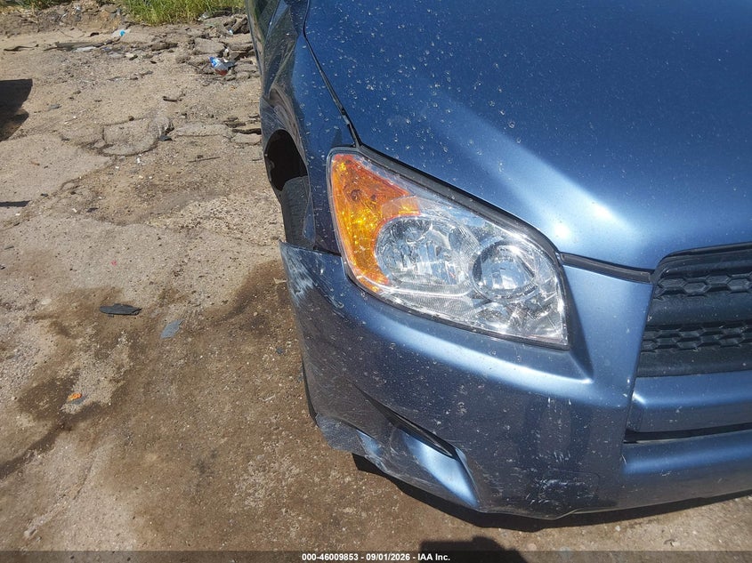 2012 TOYOTA RAV4 · Photo 6