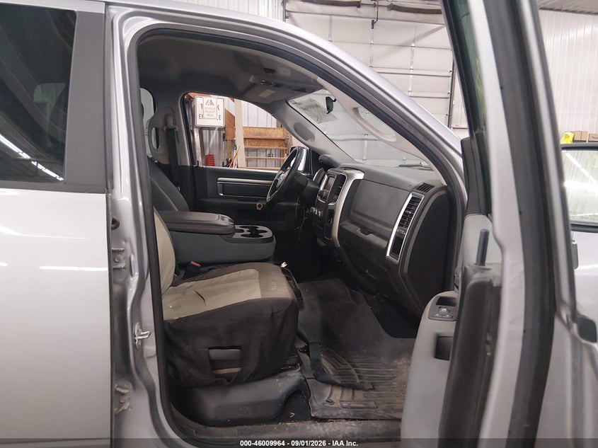 RAM 1500 CLASSIC 2019 VIN 1C6RR7LT0KS611981