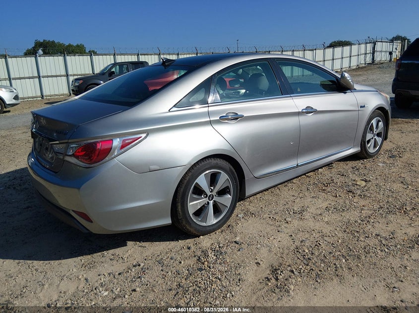 2012 HYUNDAI SONATA HYBRID auction photo 4