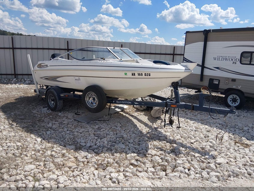 2001 GLASTRON 170 BOAT auction photo 1