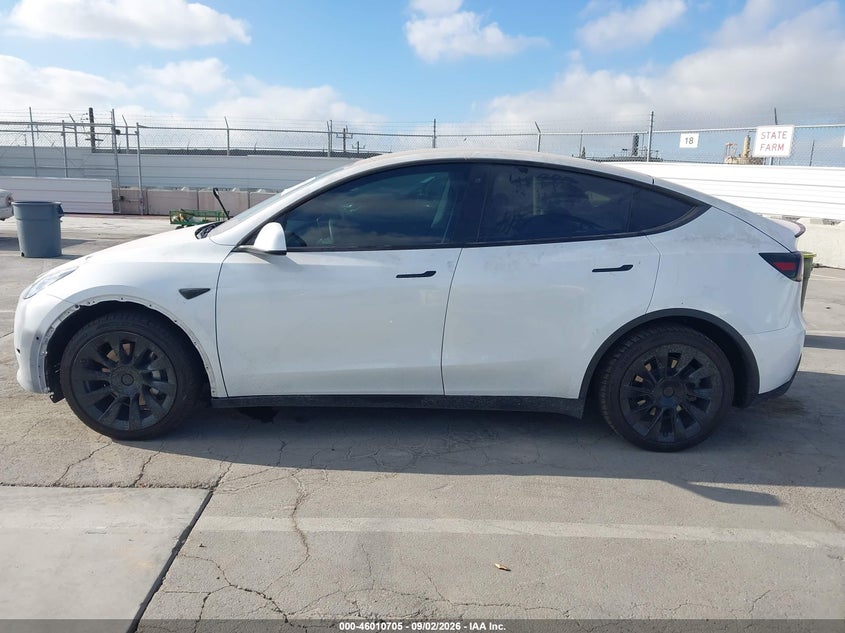 TESLA MODEL Y - zdjęcie 15
