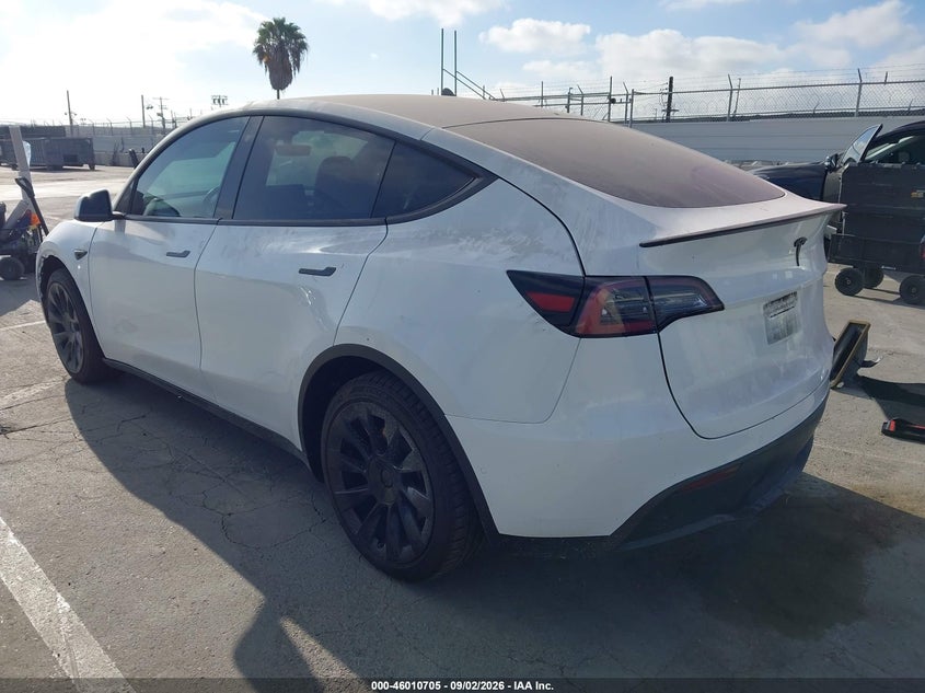 TESLA MODEL Y - zdjęcie 3