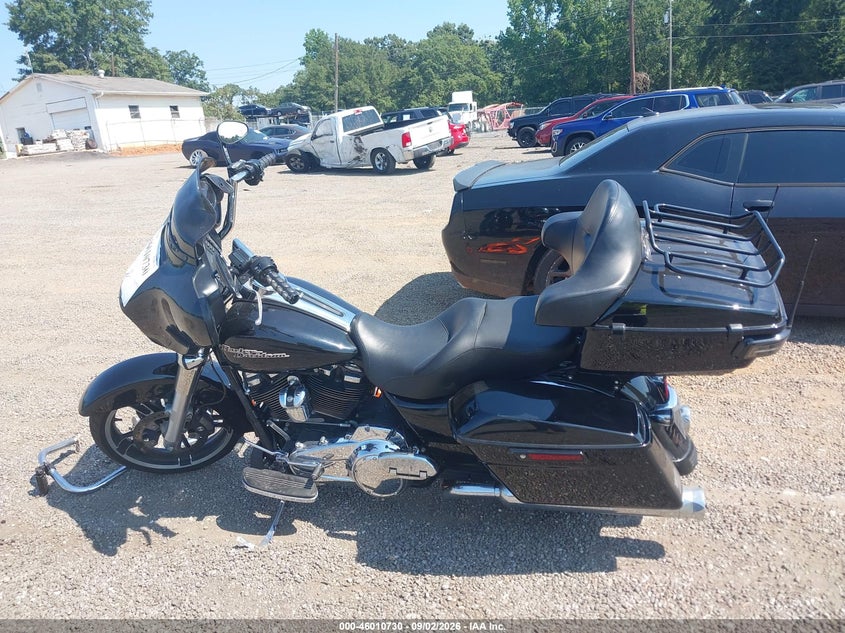 HARLEY-DAVIDSON FLHX 2017