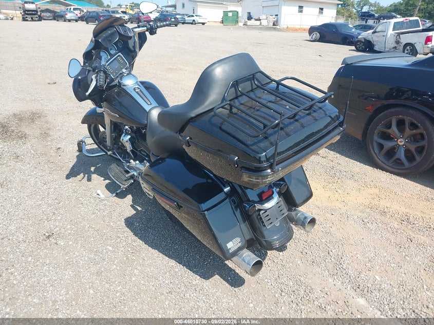HARLEY-DAVIDSON FLHX 2017
