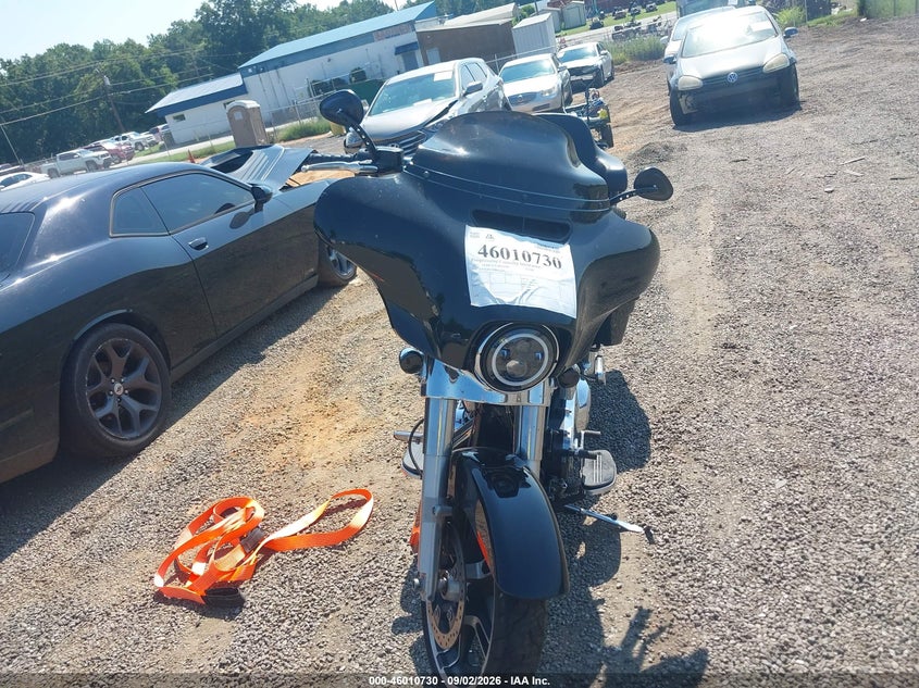 HARLEY-DAVIDSON FLHX 2017