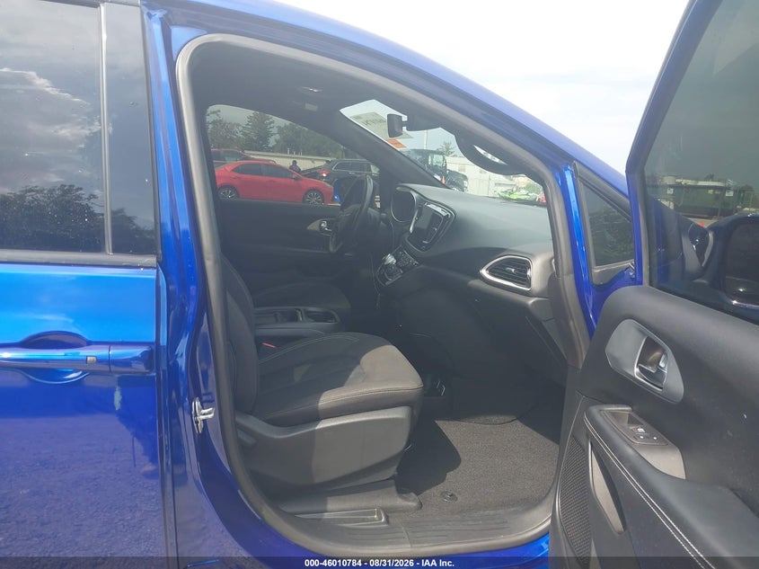 2020 CHRYSLER PACIFICA auction photo 5