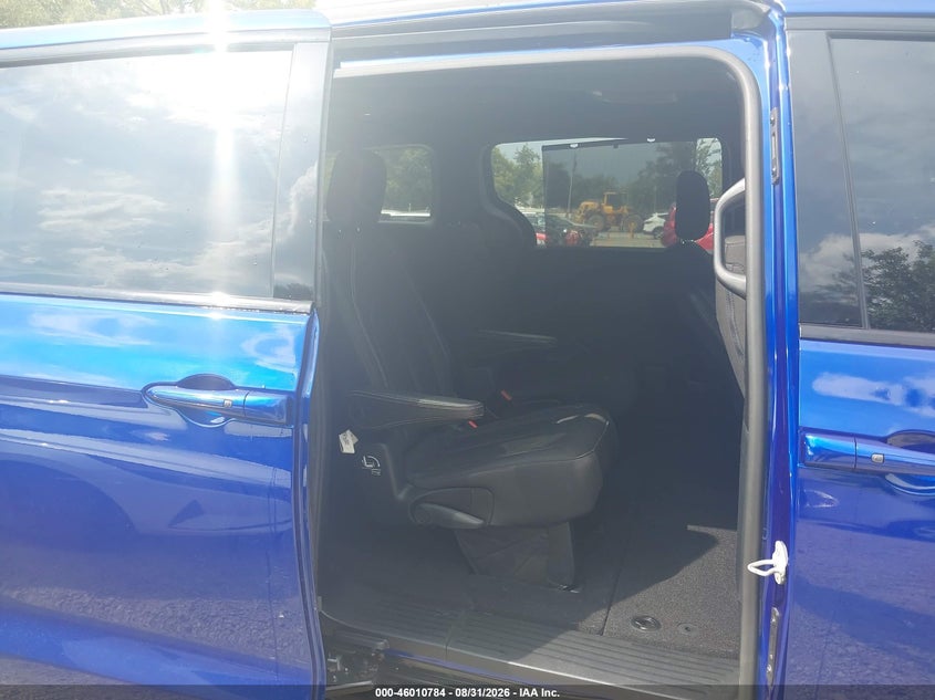 2020 CHRYSLER PACIFICA auction photo 8