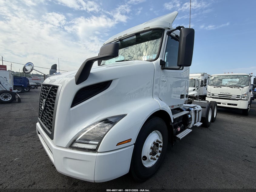 2019 VOLVO VNR64T auction photo 2