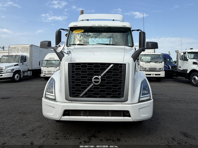 2019 VOLVO VNR64T auction photo 7