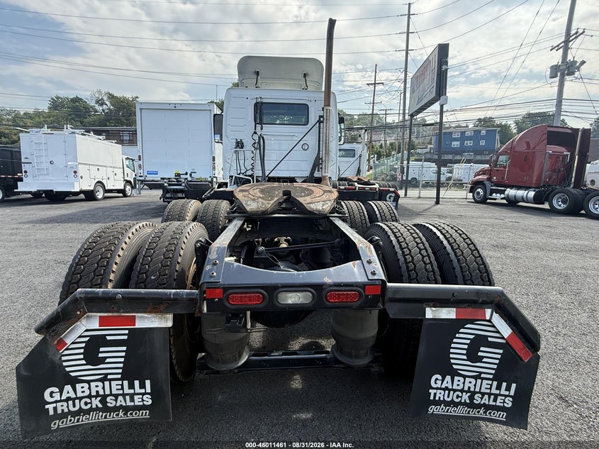2019 VOLVO VNR64T auction photo 8