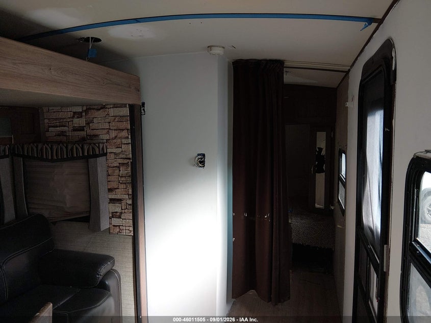 2017 KEYSTONE RV AER auction photo 5