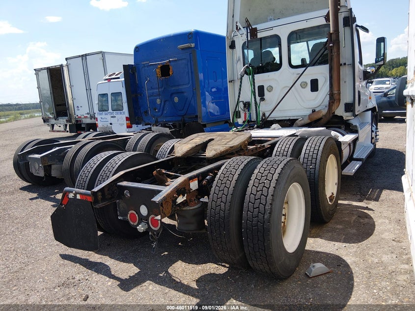 2012 FREIGHTLINER CASCADIA 125 auction photo 4