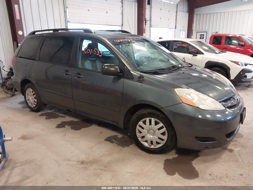 2008 TOYOTA SIENNA auction photo 1