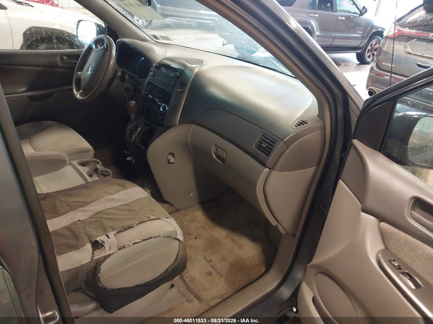 2008 TOYOTA SIENNA auction photo 5