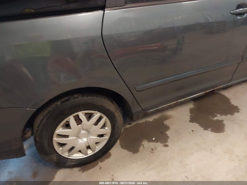 2008 TOYOTA SIENNA auction photo 6