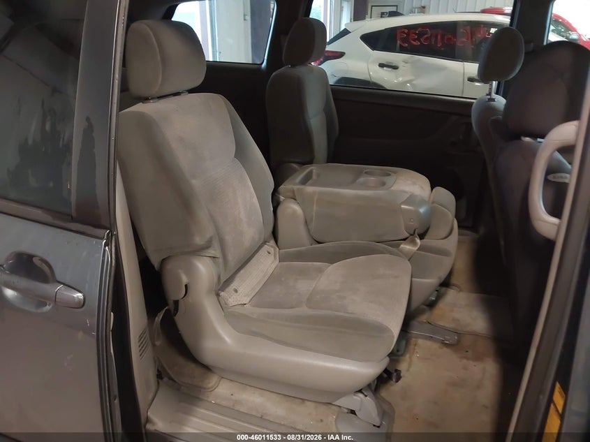 2008 TOYOTA SIENNA auction photo 8