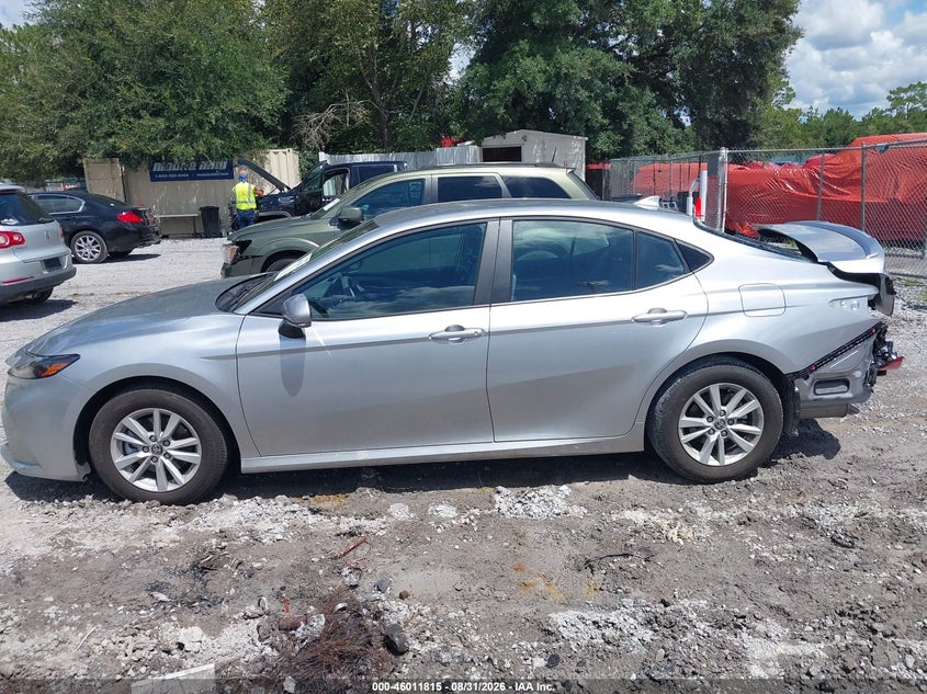 TOYOTA CAMRY - zdjęcie 15