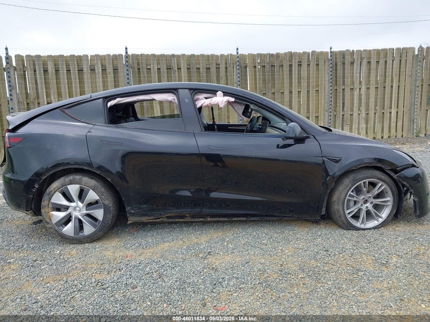 TESLA MODEL Y 2024 VIN 7SAYGDEEXRA220013