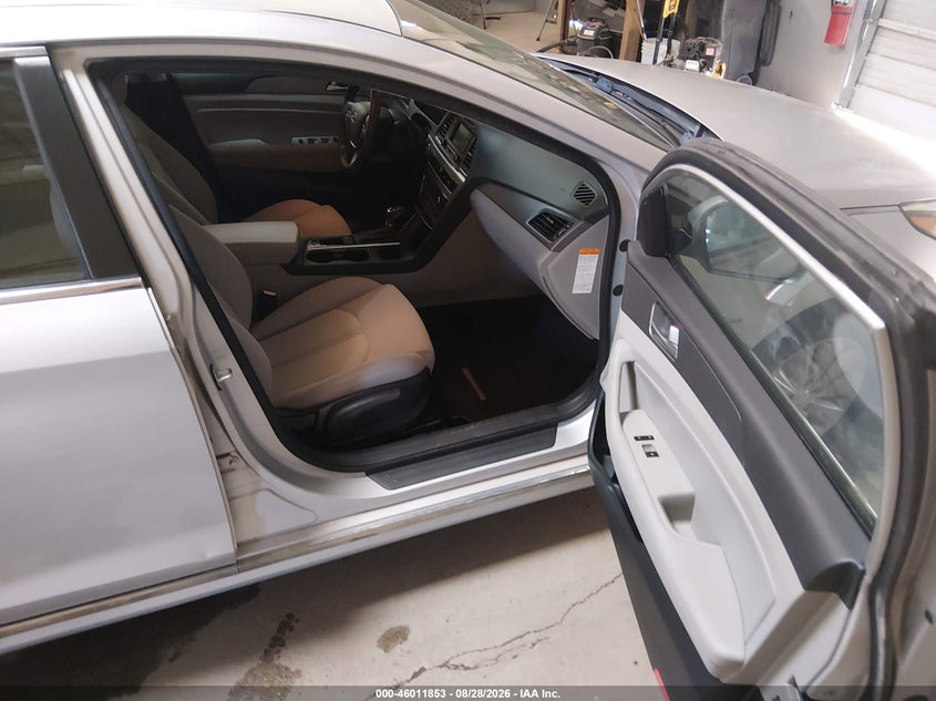 2016 HYUNDAI SONATA HYBRID auction photo 5