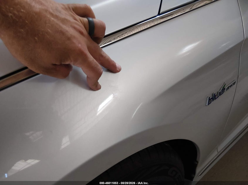 2016 HYUNDAI SONATA HYBRID auction photo 6