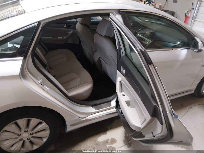 2016 HYUNDAI SONATA HYBRID auction photo 8