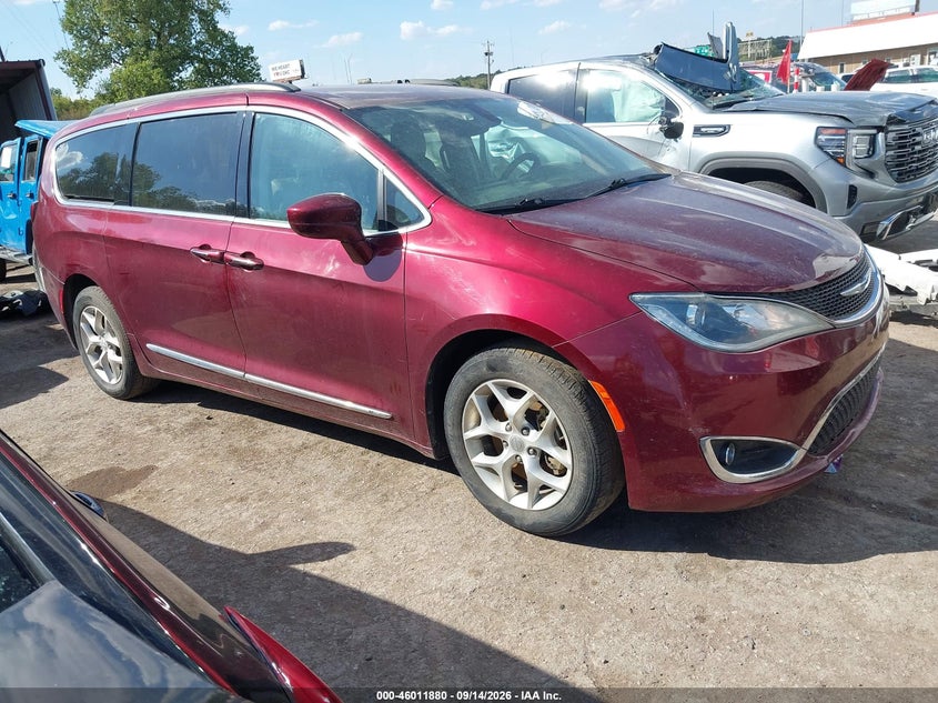 2017 CHRYSLER PACIFICA auction photo 1