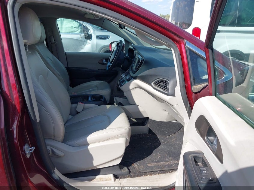2017 CHRYSLER PACIFICA auction photo 5