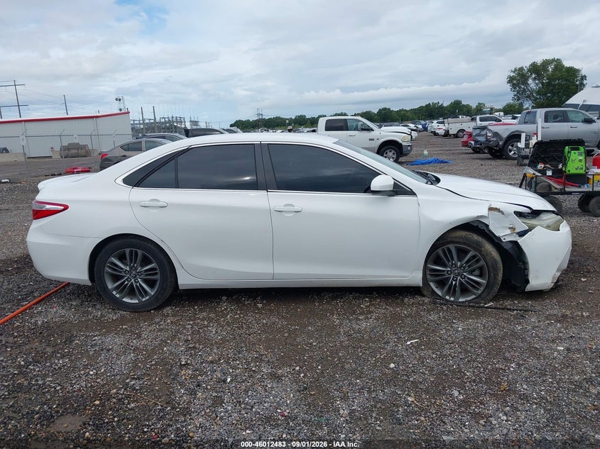 TOYOTA CAMRY - zdjęcie 14