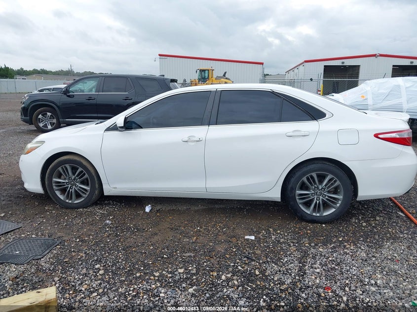 TOYOTA CAMRY - zdjęcie 15