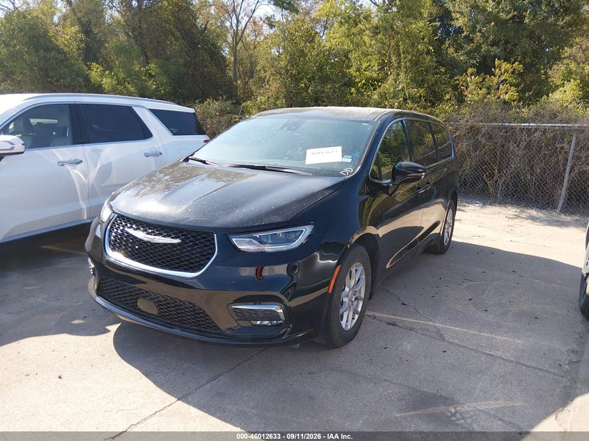 2025 CHRYSLER PACIFICA auction photo 2