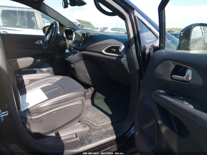 2025 CHRYSLER PACIFICA auction photo 5