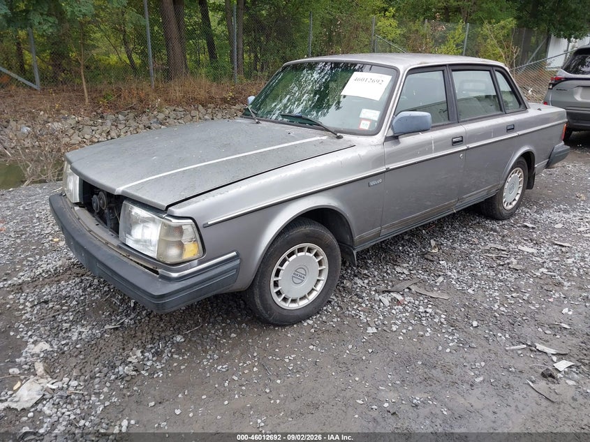 1991 VOLVO 240 auction photo 2