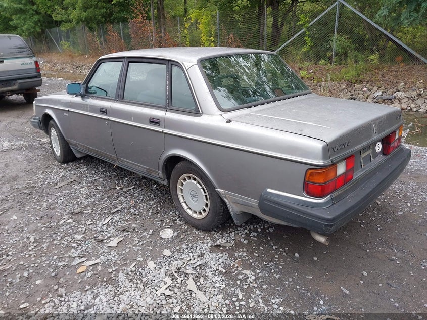 1991 VOLVO 240 auction photo 3