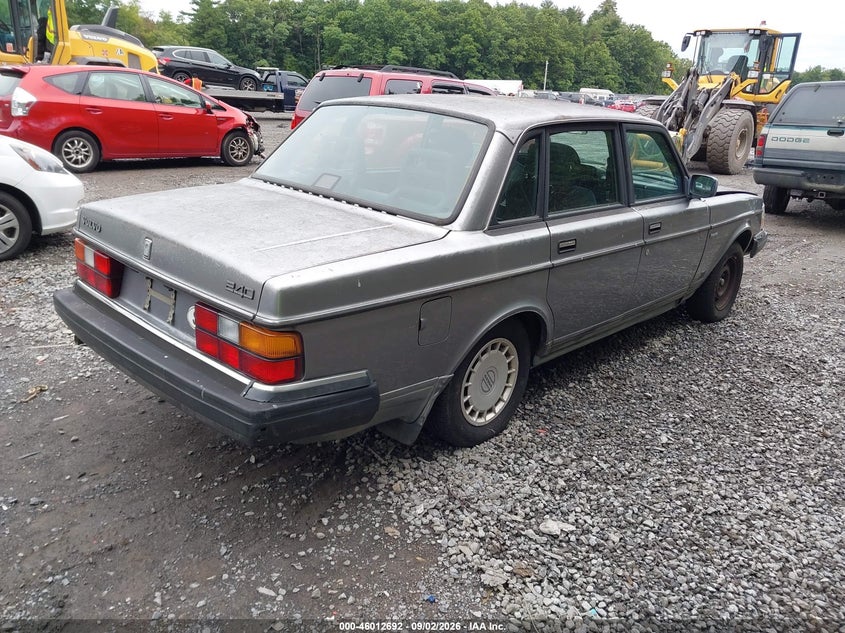 1991 VOLVO 240 auction photo 4