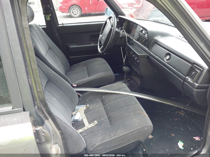 1991 VOLVO 240 auction photo 5