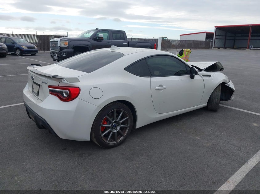 2017 SUBARU BRZ LIMITED · Фото 4