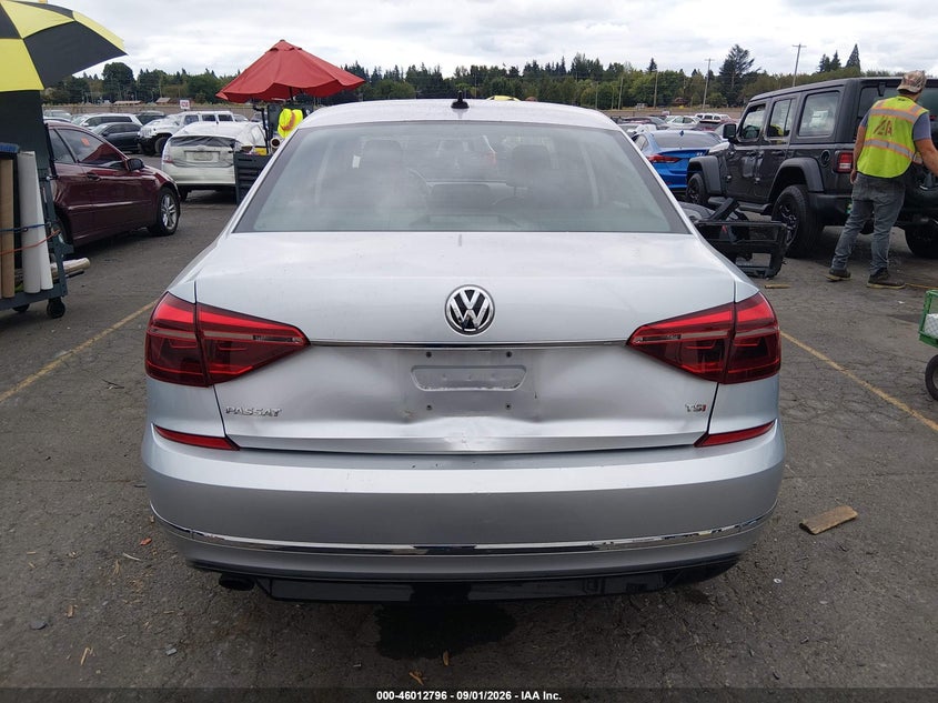 2017 VOLKSWAGEN PASSAT 1.8T R-LINE · Фото 16