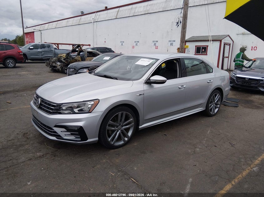 2017 VOLKSWAGEN PASSAT 1.8T R-LINE · Фото 2