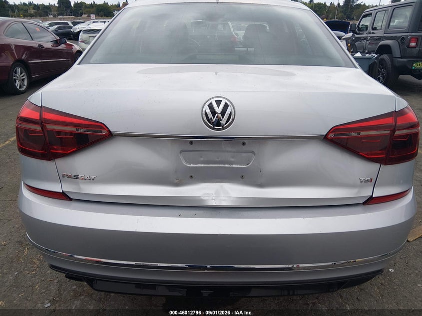 2017 VOLKSWAGEN PASSAT 1.8T R-LINE · Фото 6