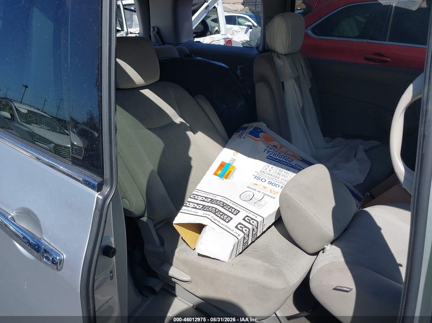 2015 NISSAN QUEST auction photo 8