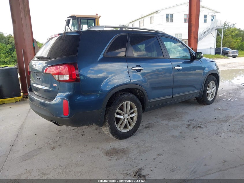2015 KIA SORENTO auction photo 4