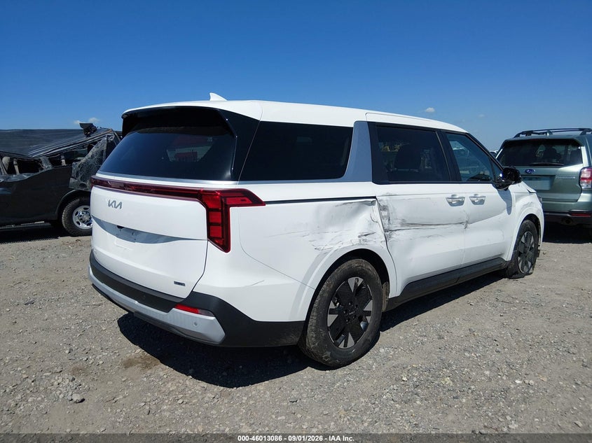 2026 KIA CARNIVAL MPV HYBRID auction photo 4