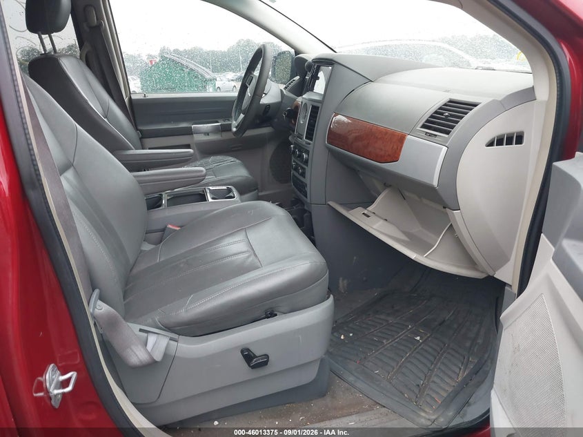2008 CHRYSLER TOWN & COUNTRY auction photo 5