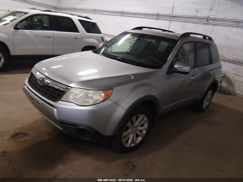 2013 SUBARU FORESTER auction photo 2