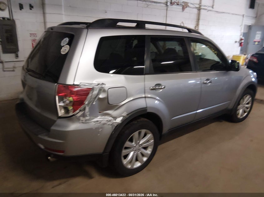 2013 SUBARU FORESTER auction photo 4