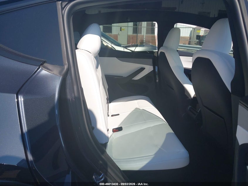 TESLA MODEL Y 2026 VIN 7SAYGDEE1TA638192