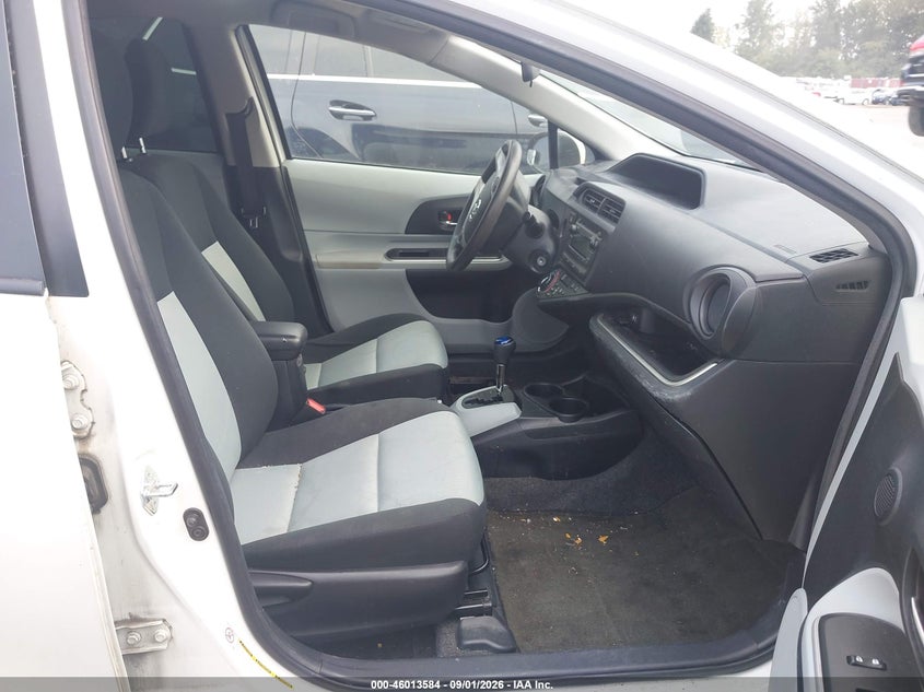 2014 TOYOTA PRIUS C auction photo 5