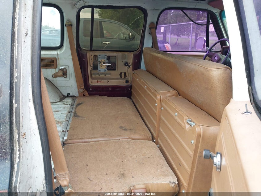 1990 CHEVROLET SUBURBAN auction photo 8